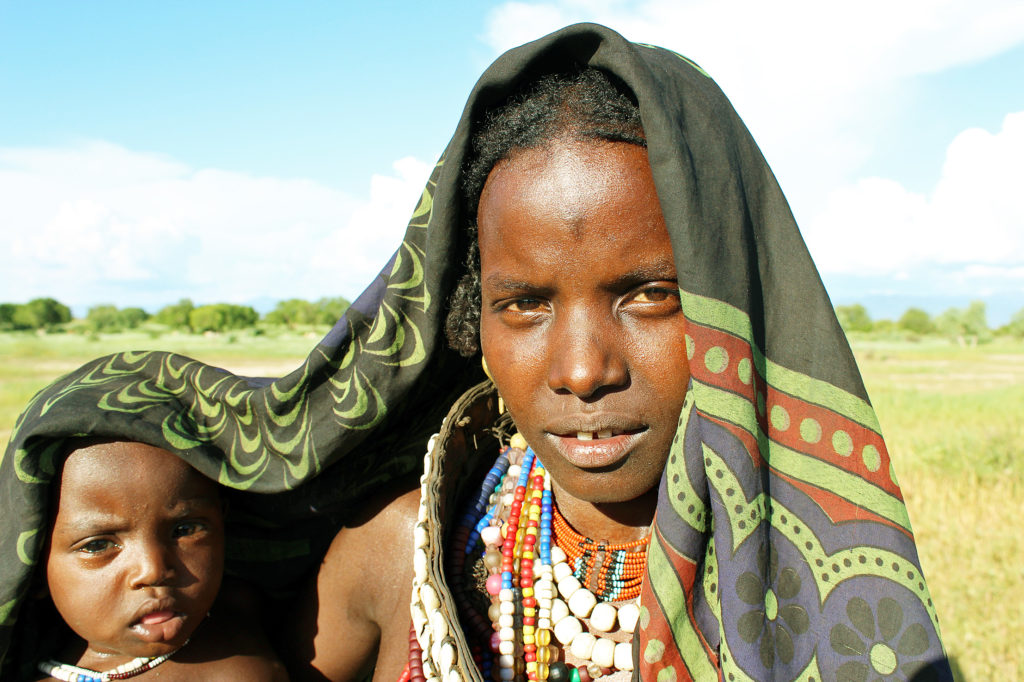 ETIOPIA OMO Donna con bambino Dorze