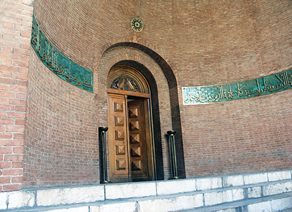 Tehran. ingresso del Museo Nazionale