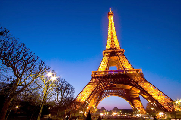 I Colori Della Torre Eiffel Terreincognite Magazine