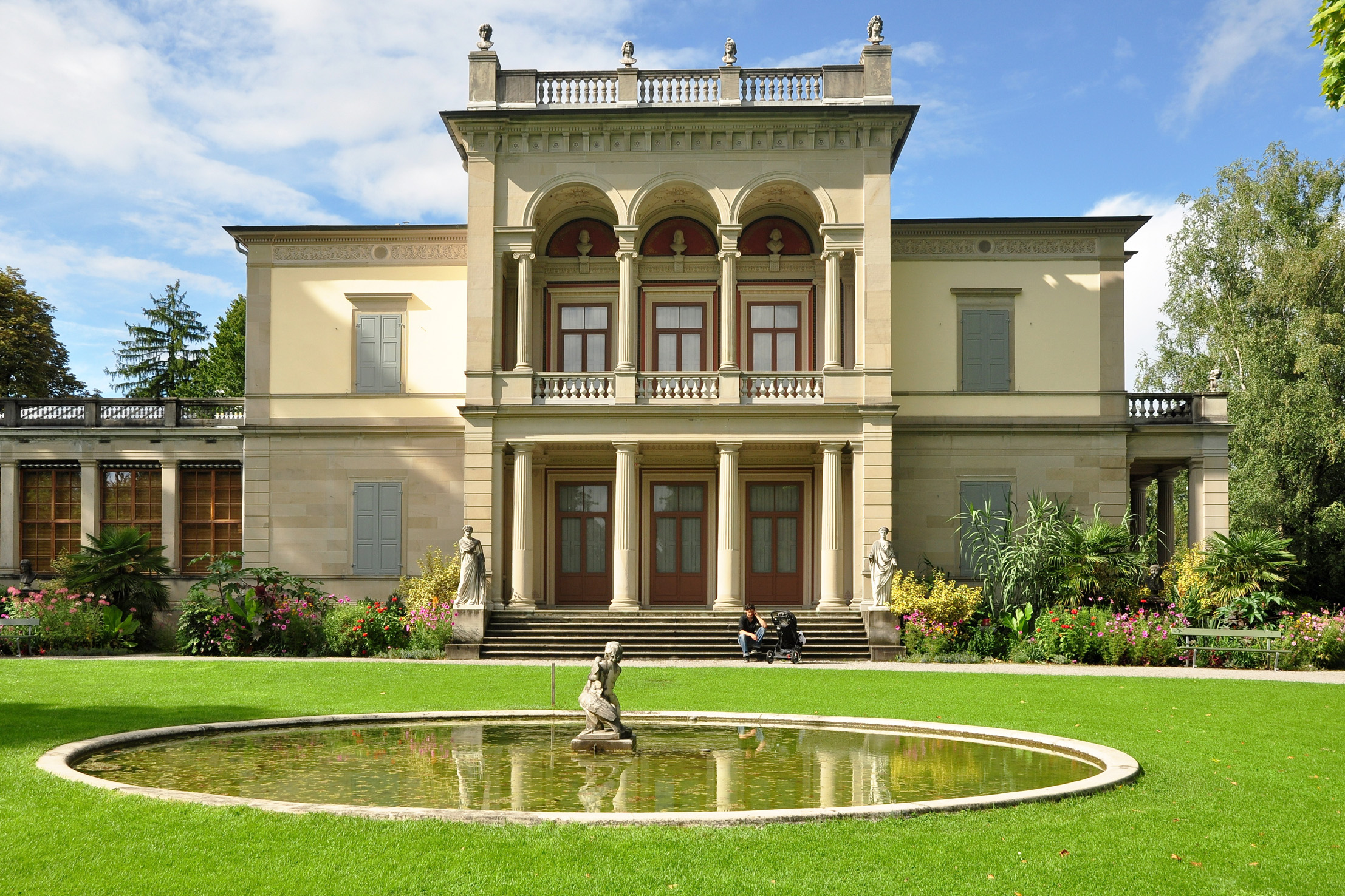 12) L'ex-villa Wesendonck, oggi sede del Museo Rietberg, nel Rieterpark