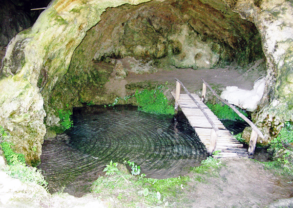  Grotta dei tedeschi -Stipe votiva etrusca (foto G. Rivalta)