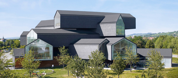  La Vitra Haus, cuore del campus, progetto di Herzog & de Meuron