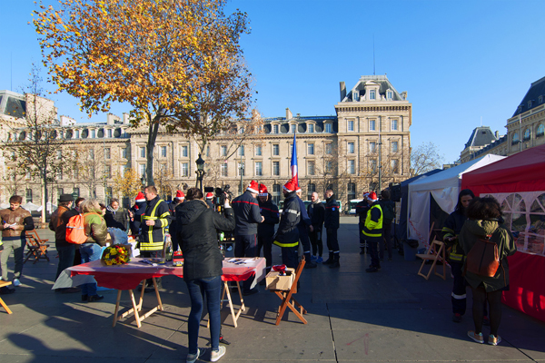 Place de la République , presidio dei lavoratori dei vigili del fuoco