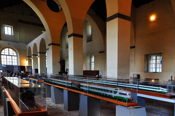 Museo ferroviario di Pietrarsa-esposizione modellini dei treni