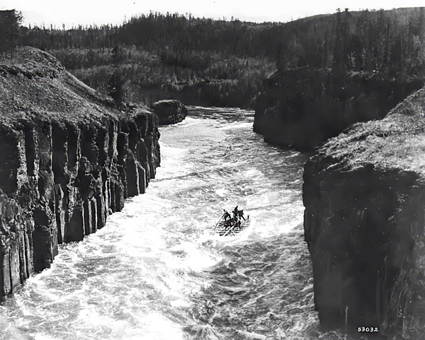 Le pericolose rapide del Miles Canyon nel fiume Yukon Foto Archives of University of Alaska Fairbanks