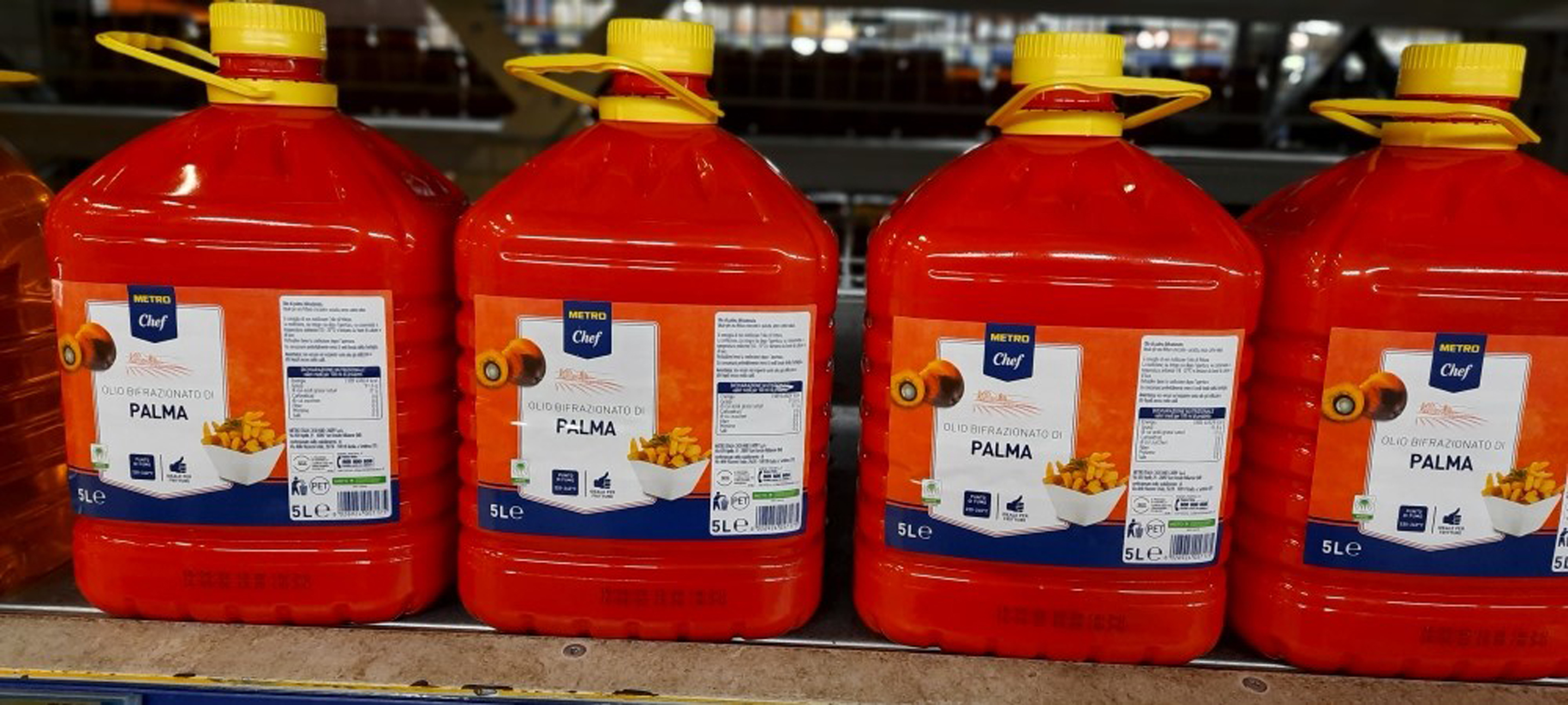 APERTURA bottiglie di olio di palma rosso