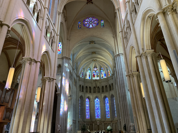 Lyon, il luminoso interno della Cattedrale