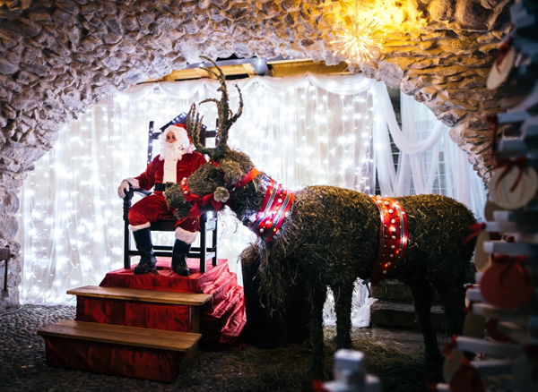 Bienno - Babbo Natale con renna (ph. Bienno Turismo, 2019)