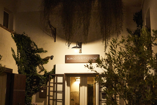 Borgo San Gaetano - ingresso sera.