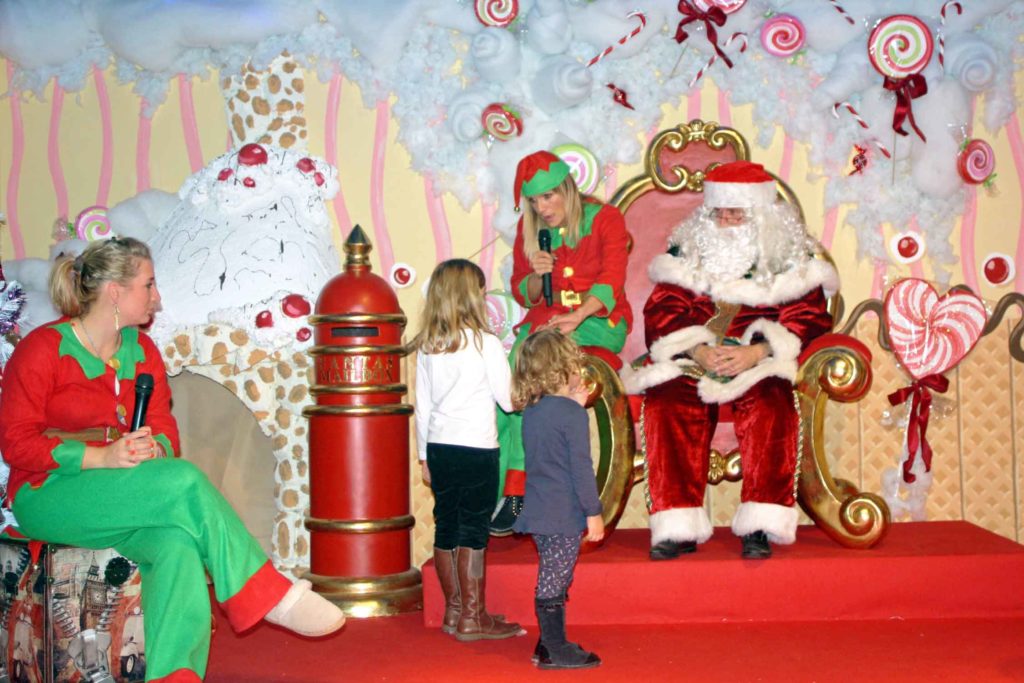 Bambini incontrano Babbo Natale