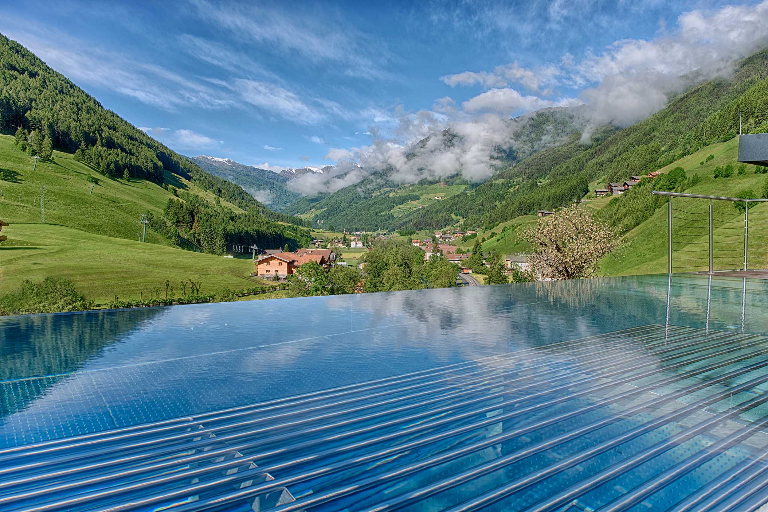 VALLE AURINA Sky_Pool_4-1 b - Alpenschlossl & Linderhof