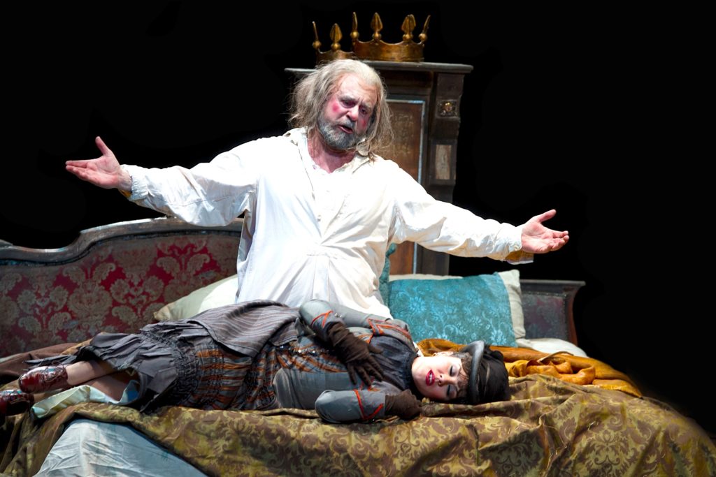 Sir John Falstaff (Carlos Alvarez) Alice Ford (rocio Ignacio)