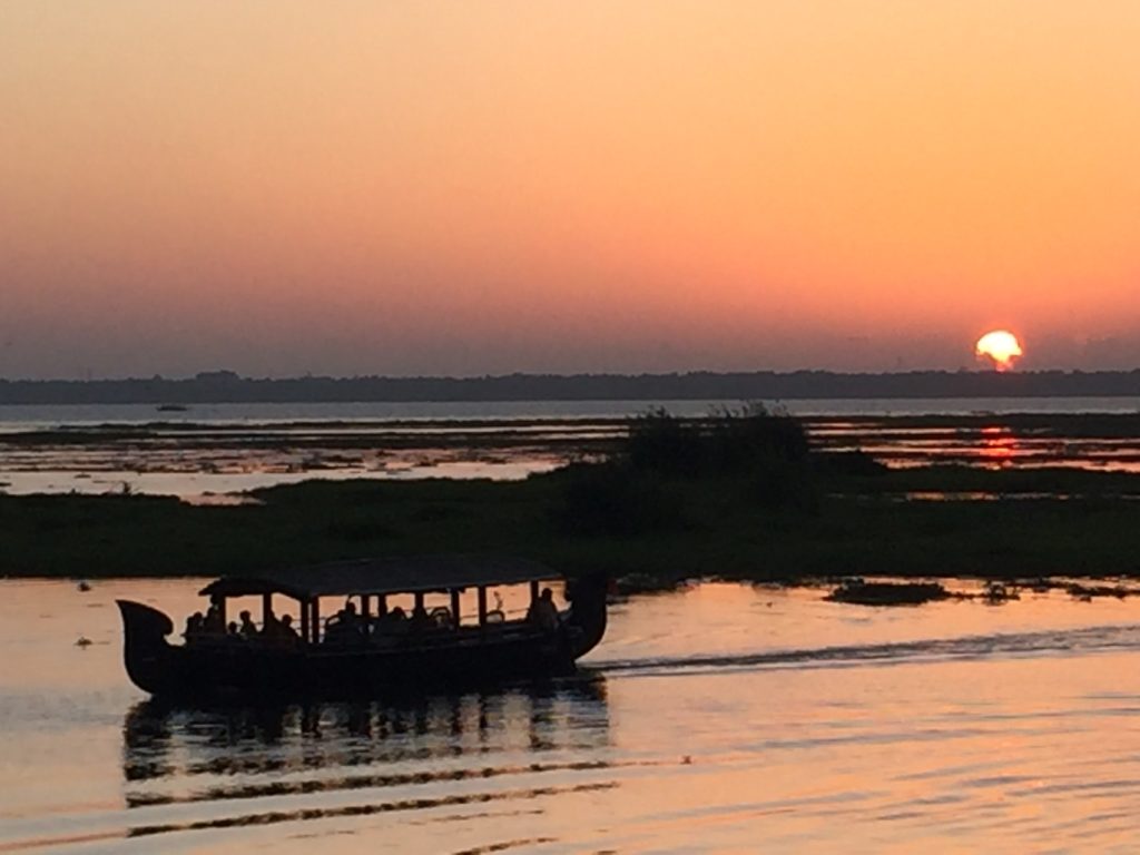 Lago Vembanadu, tramonto