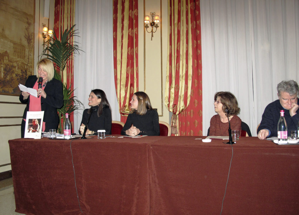 da sinistra Barbara Lovato, le figlie di Milena, Gaia e Benedetta, Rosalba Graglia e Paolo Gagliani