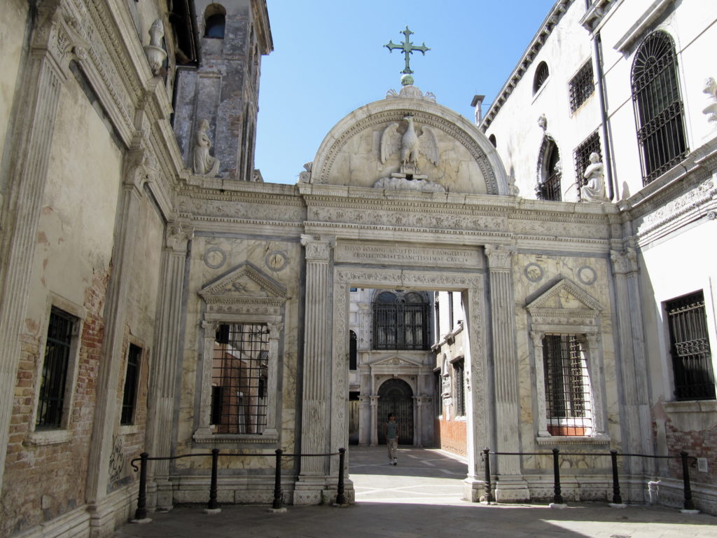 Venezia, esterno della Scuola Grande di San Giovanni Evangelista