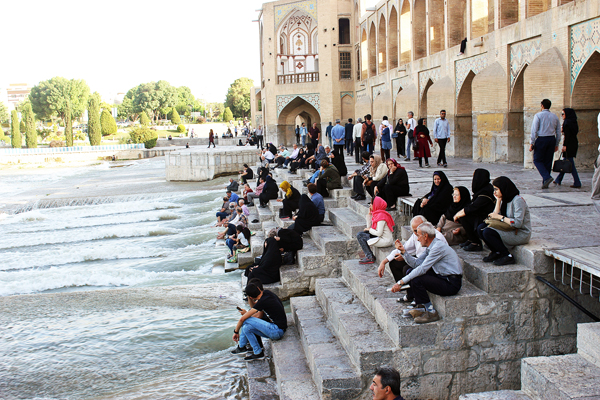 Isfahan, ponte sul fiume Zayandeh. Luogo di ritrovo e sosta