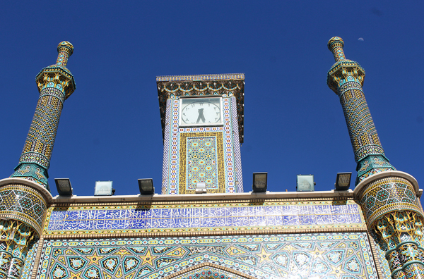 Qom, l'iwan una delle uscite del santuario di Reza. Mosaico di piastrelline