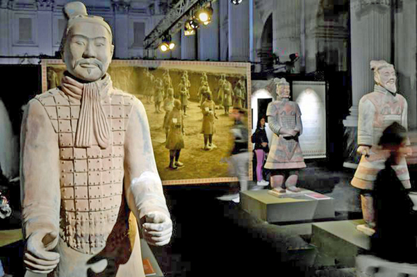 L'Esercito di Terracotta, il famoso gruppo di statue che custodiva il mausoleo del primo imperatore cinese Qin Shi Huangdi