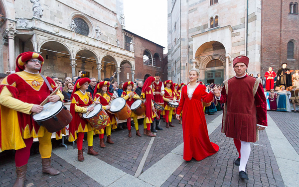 Festa del Torrone, sfilata