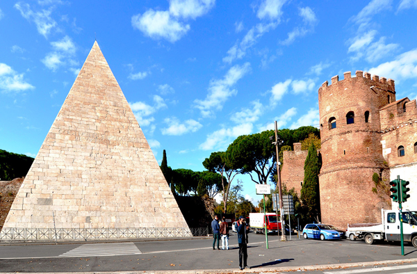Piramide Cestia e Porta San Paolo