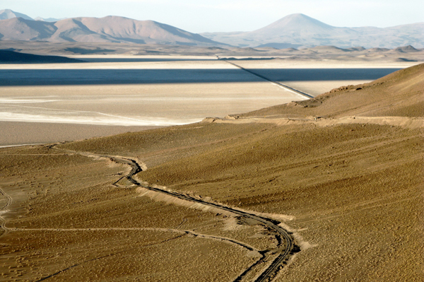 Ferrovia sul Salar de Carcote