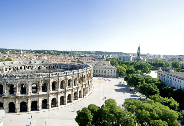 Nimes, Arena