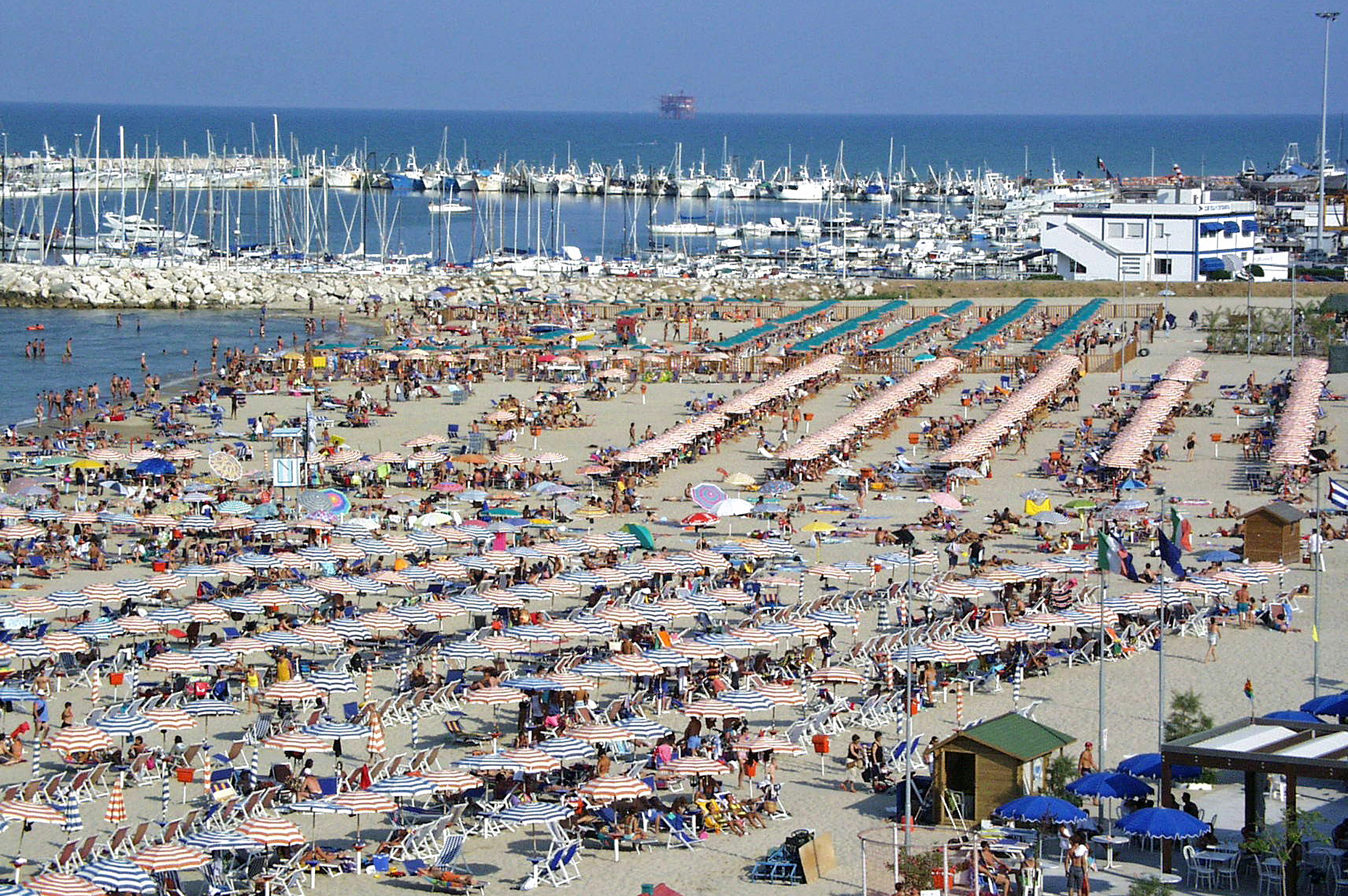 Spiaggia e porto turistico Civitanova