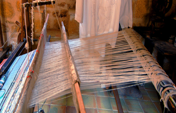 Antico telaio per tessitura