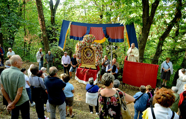 Processione per la feswta dell'8 settembre