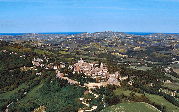 Montedinove, veduta aerea