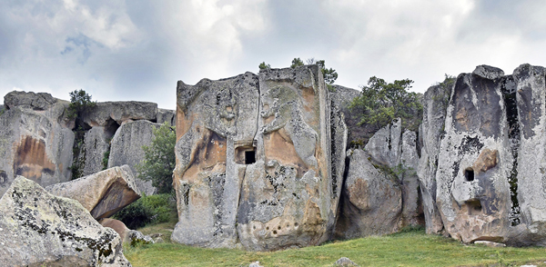 Leoni di pietra, tempio di Aslantas