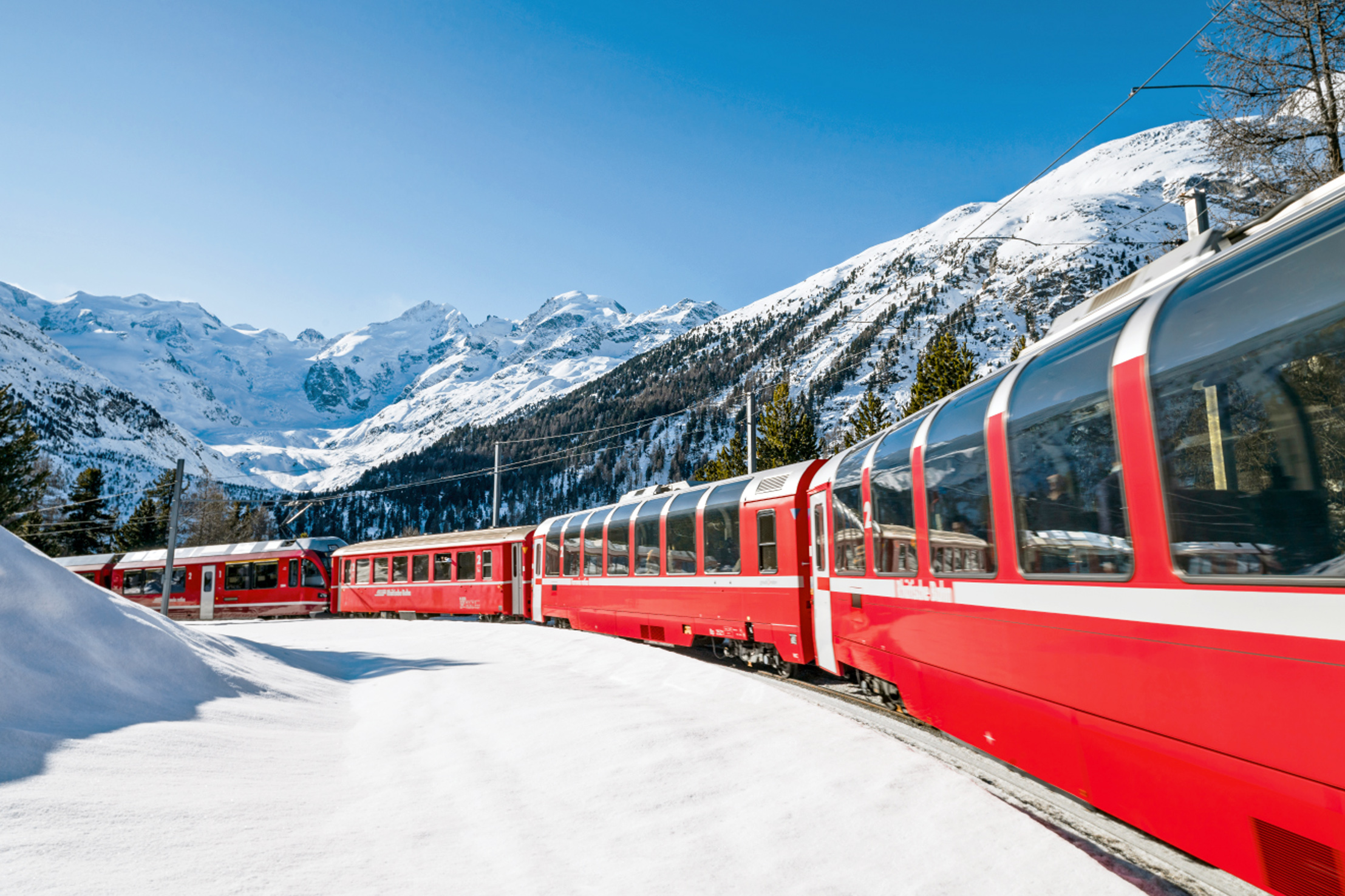 Allegra-Triebzug in der Montebello Kurve am Berninapass