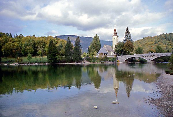 bohinj04 lago chiesa