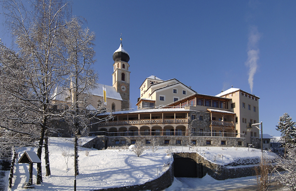 Hotel-Turm-in-winter03