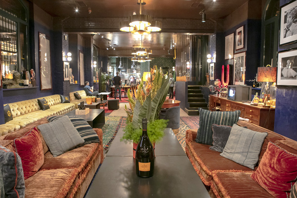 Lo spazio lounge di The Yard hotel