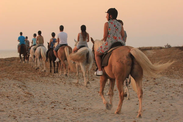 Horse Country Resort - Cavalcando sera