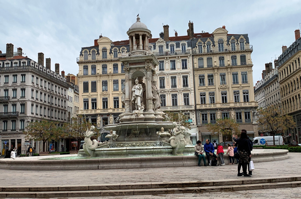  Piazza nel centro di Lione