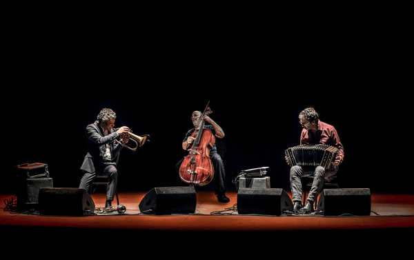 Paolo Fresu, Daniele Di Bonaventura, Jacques Morelenbaun