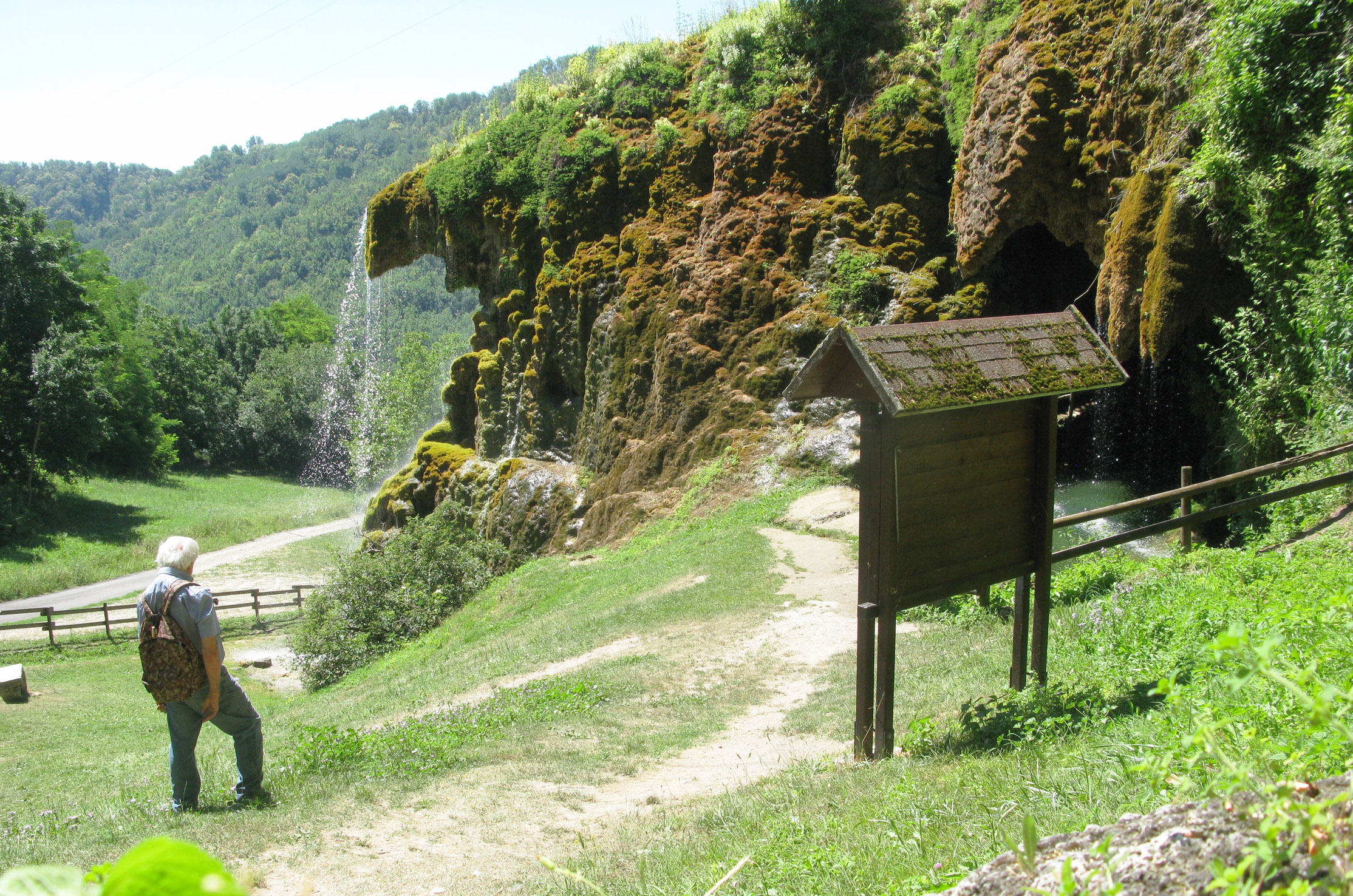 101 bImmagine della zona della cascata di san cristoforo di Labante -foto g. Rivalta
