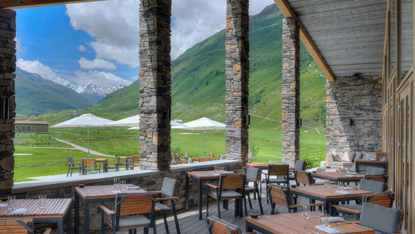 La terrazza-bistrot del campo da golf di Andermatt-Reuss