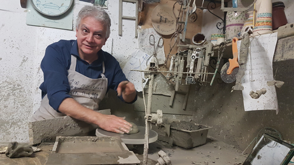 Agostino Branca nel suo laboratorio 