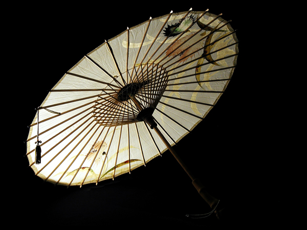Giappone, parasole in bambù e carta giapponese dipinta, primi del Novecento