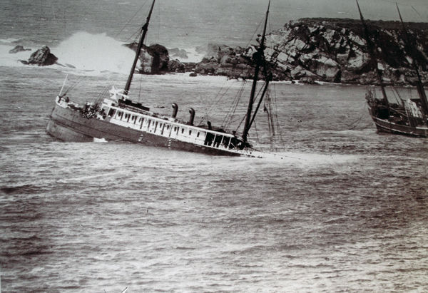 Fort Ross, foto della nave Pomona semiaffondata (Da S. Francisco Mritime Nat. Hist. Park)