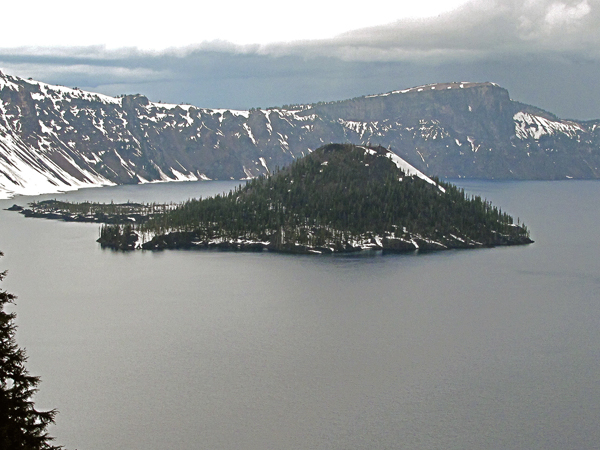 L'isola Wizard del Crater Lake 