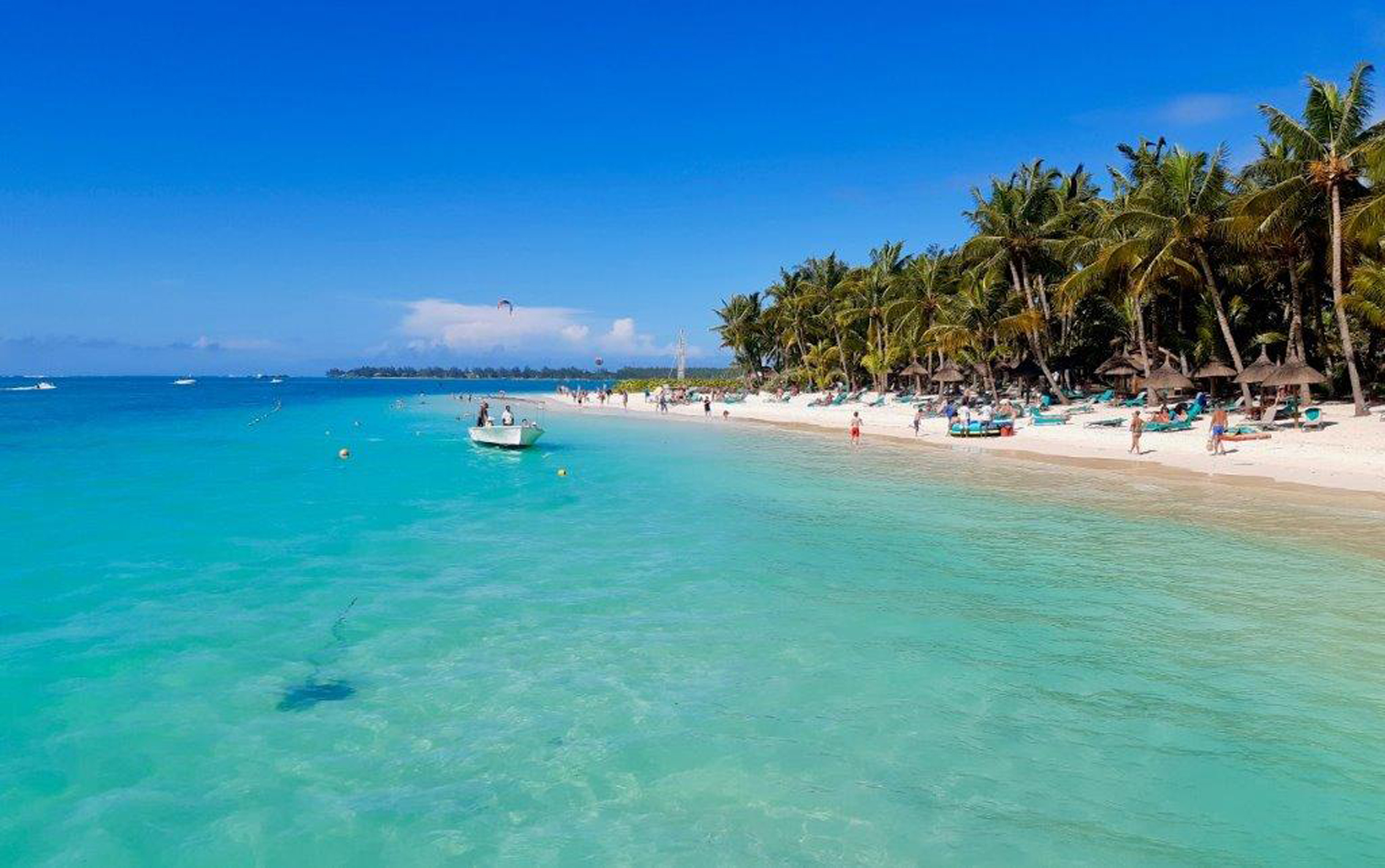 APERTURA spiaggia di Trou aux biches