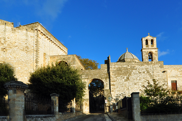 Porta Ostuni tra il Castello e la chiesa di S. Anna