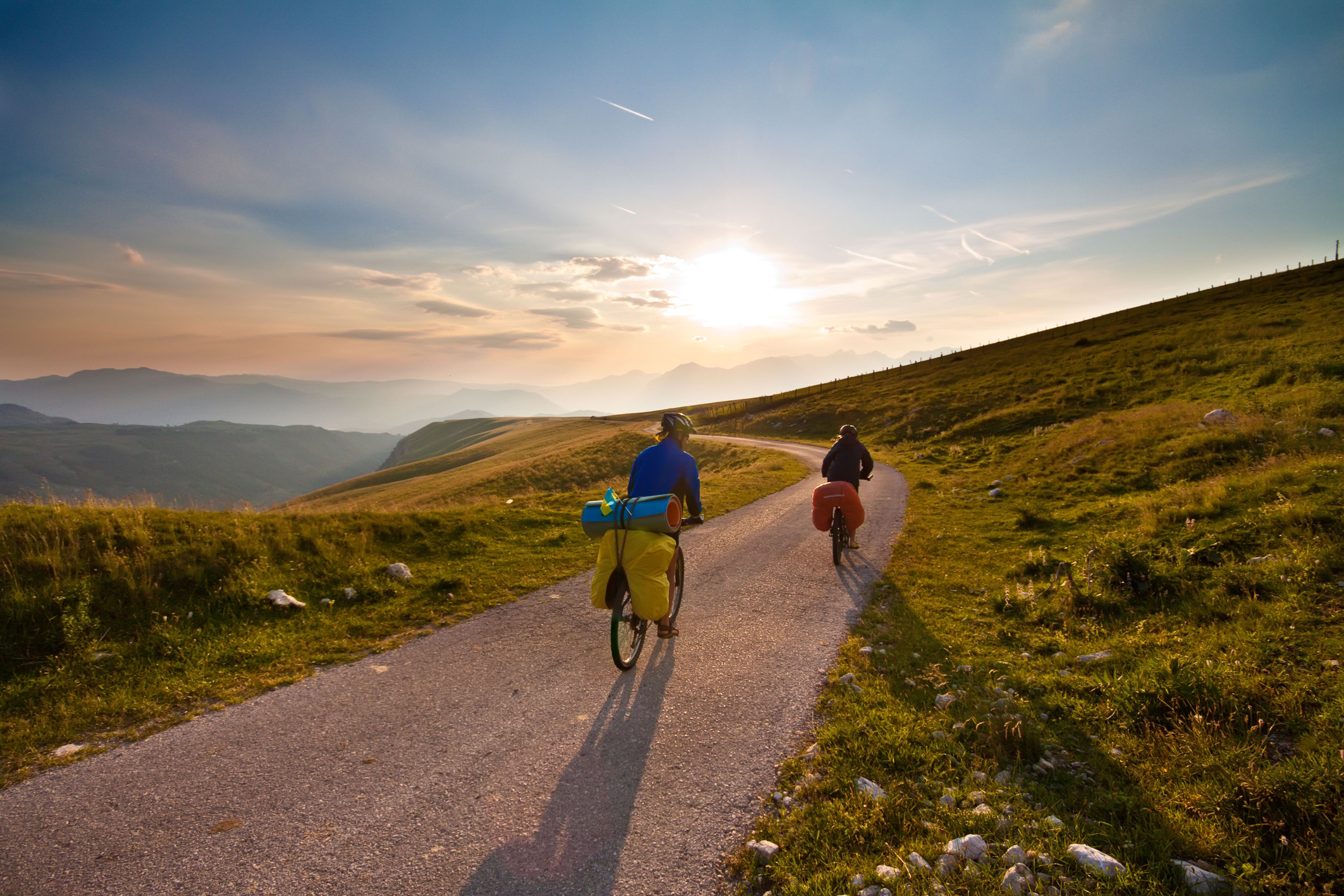 APERTURA cicloturismo tramonto