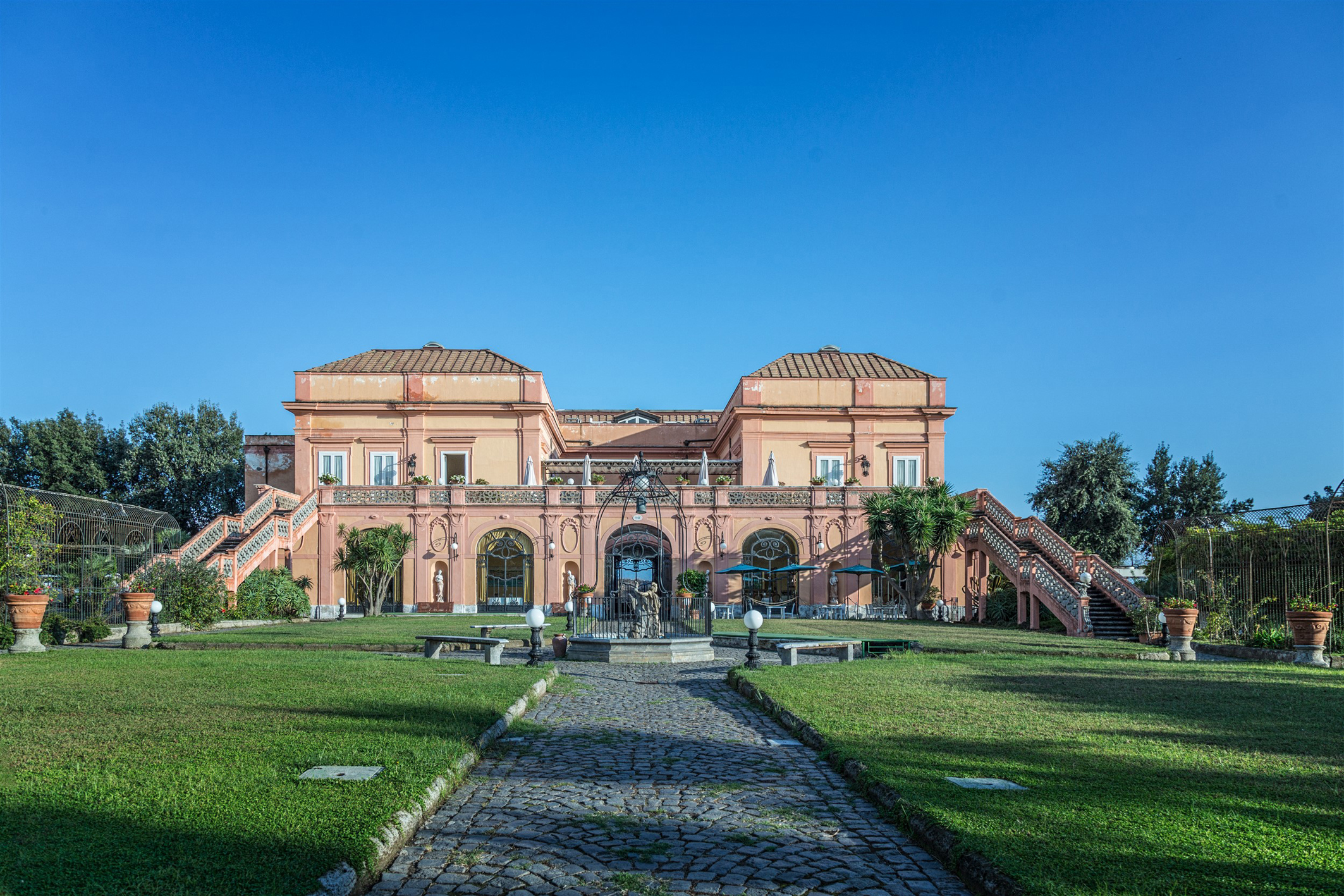 APERTURA les Collectionneurs_Villa Signorini_Ercolano