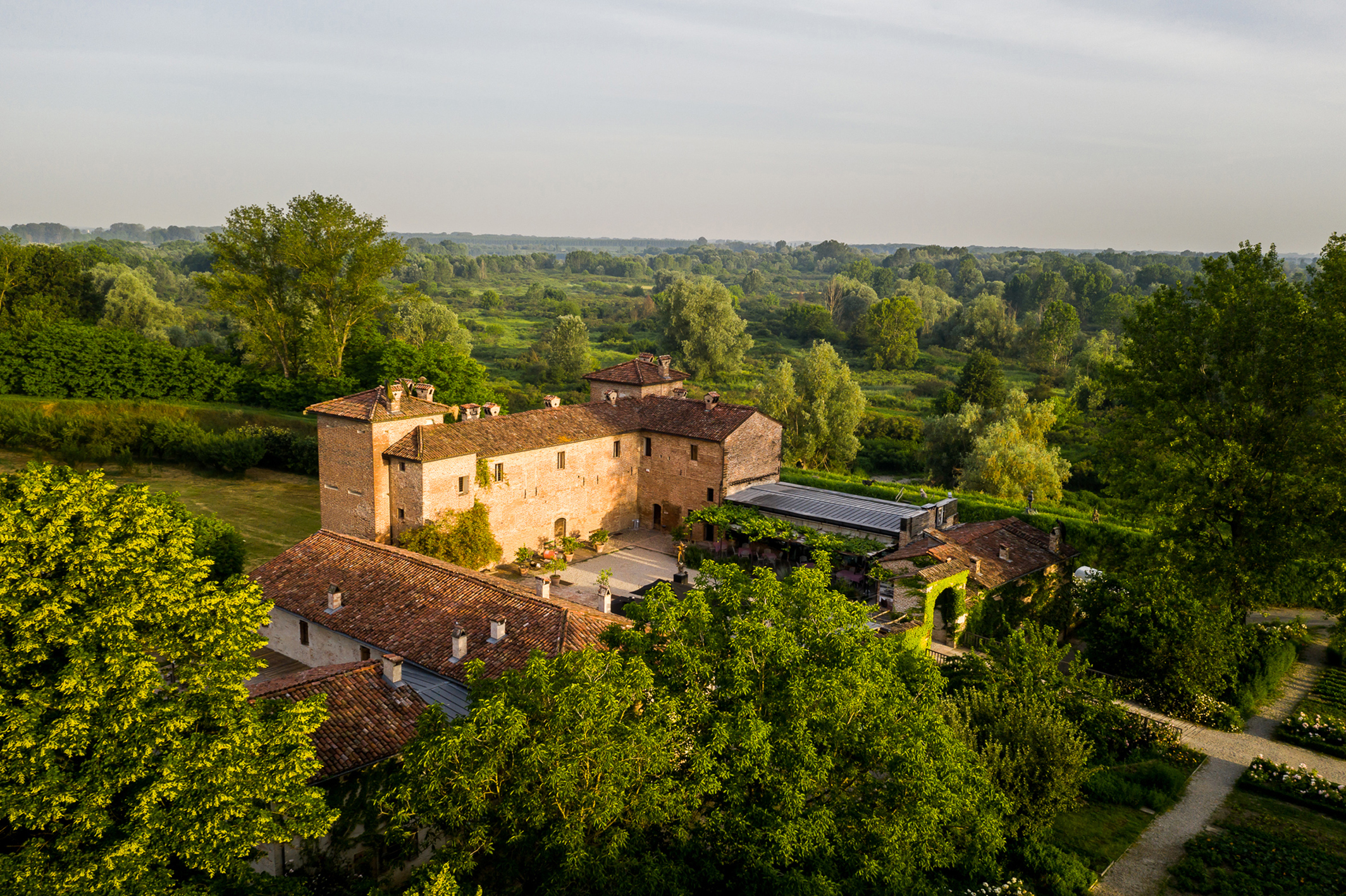 APERTURA les Collectionneurs_ Antica Corte Pallavicina - Stelle sul Po (2)