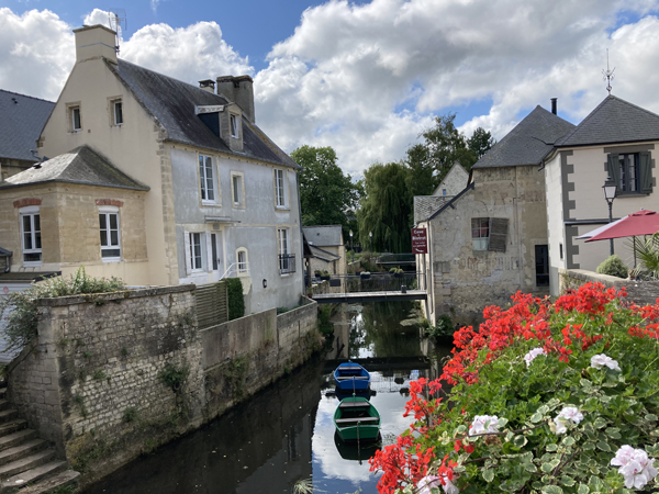 Bayeux, il fiume Aure attraversa la città 